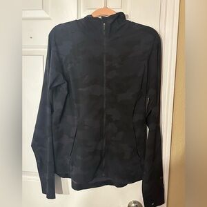 Lululemon Mist Over Windbreaker in heritage 365 deep black camo